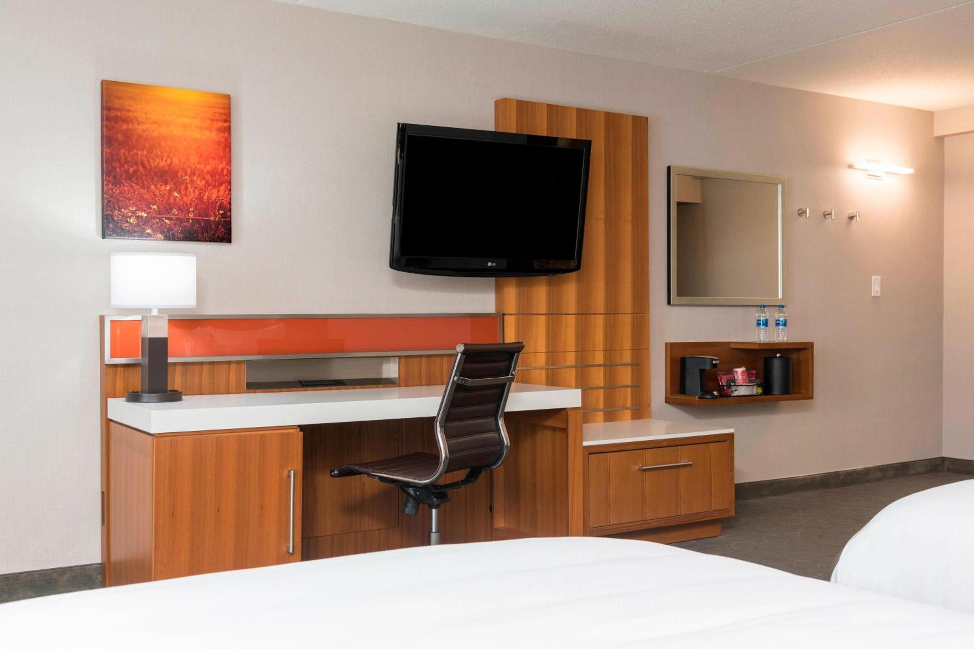 Sonesta Hotel Grand Rapids Airport Kentwood Exterior photo